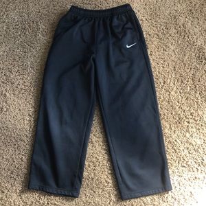 Boys Nike sweatpants; black